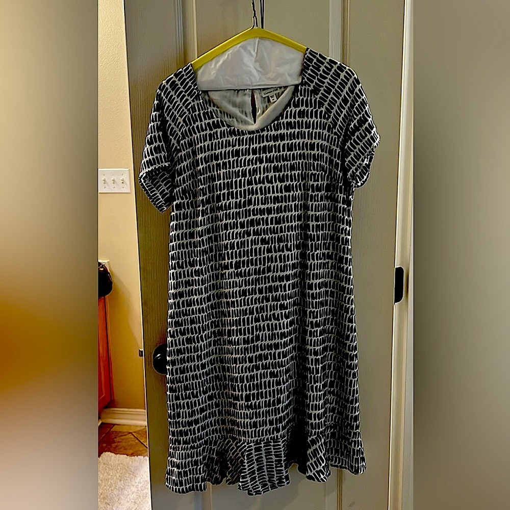 Garnet Hill Sz 8 flip hem dress